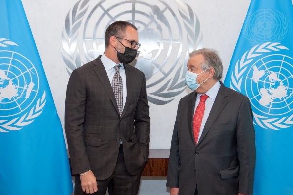 Secretary-General António Guterres (right) meets with Prince Rahim Aga Khan. 